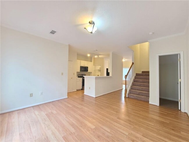 Building Photo - 230 Amal Dr SW