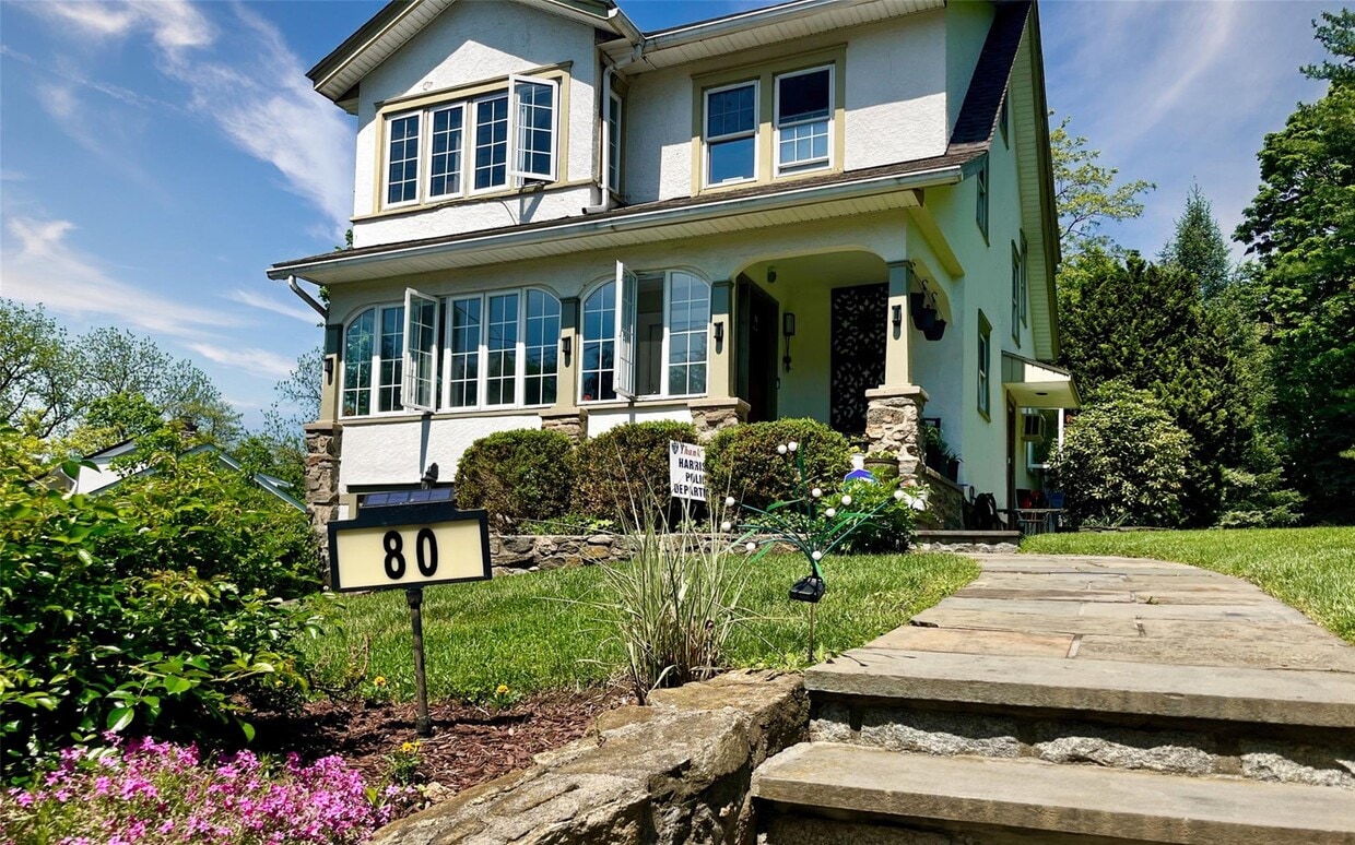 Primary Photo - 80 Grove St