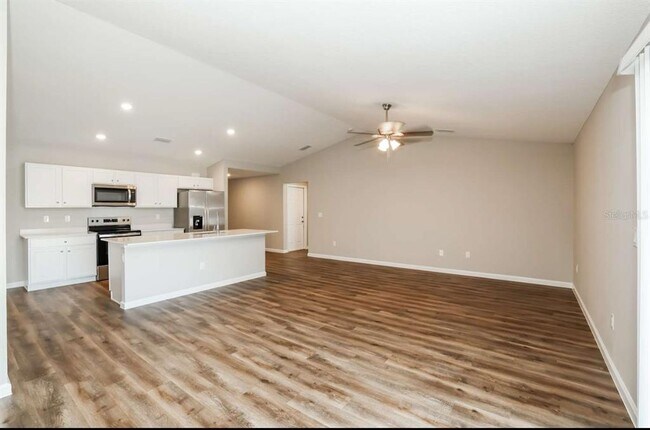 Foto del edificio - 691 SW Hillsboro Cir