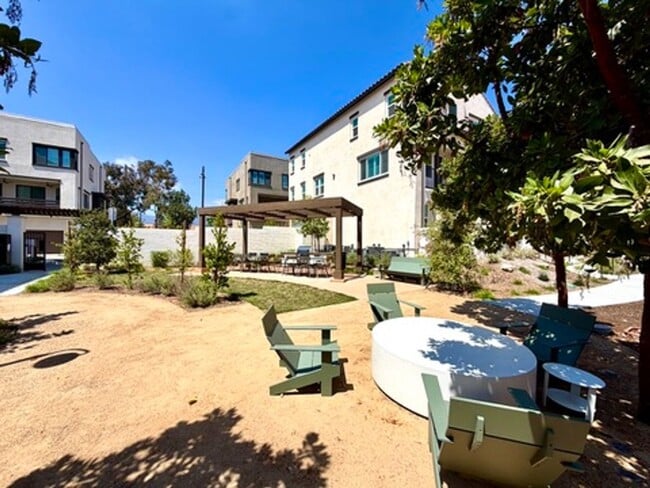Building Photo - Brand-New Luxury Townhome for Lease in Claremont