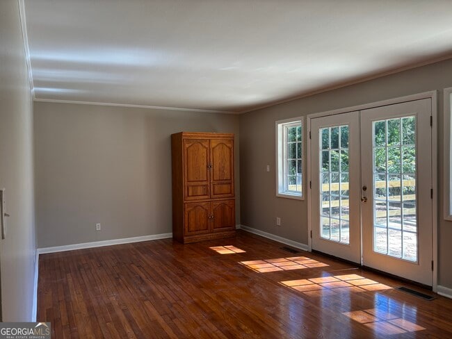 Building Photo - 224 Laramie Rd