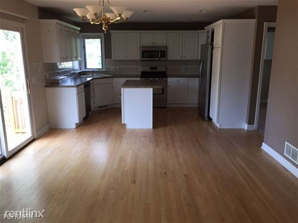 Building Photo - 7352 Pine Aire Ct SW