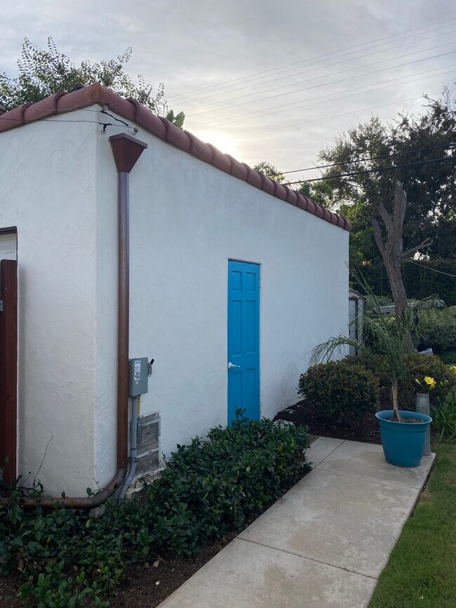 Garaje independiente - 4766 Aragon Dr