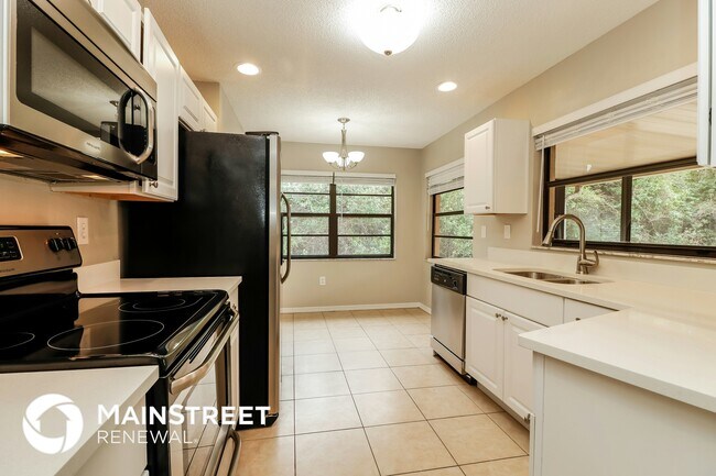Foto del edificio - 8010 Hathaway Dr