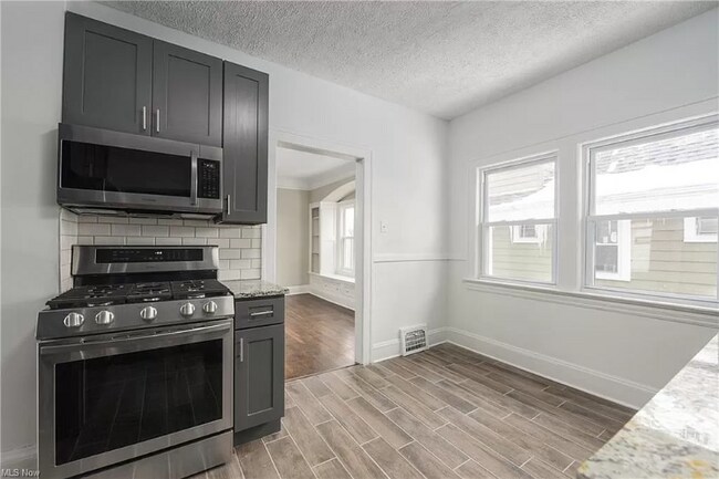 Foto del edificio - 3306 E Overlook Rd
