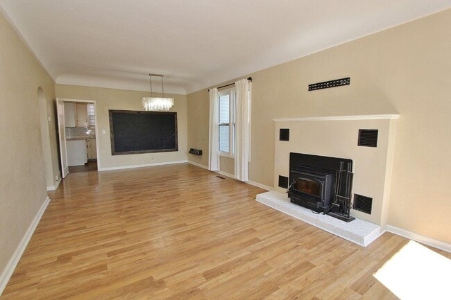 Building Photo - Charming Home in Caldwell