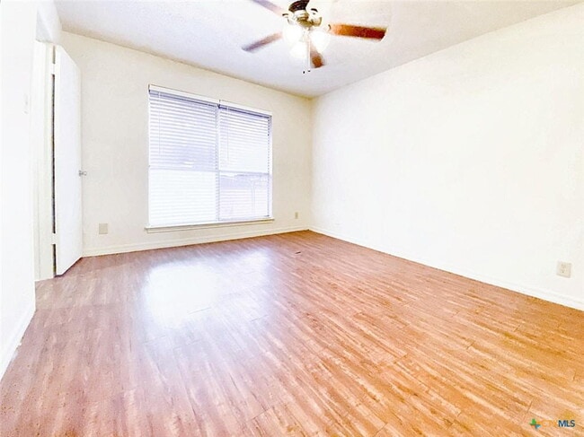 Foto del edificio - 109 Hughson Ct