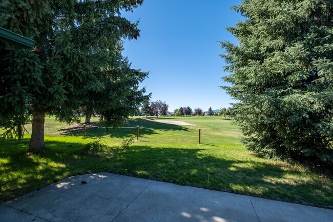 Building Photo - Home in Post Falls!