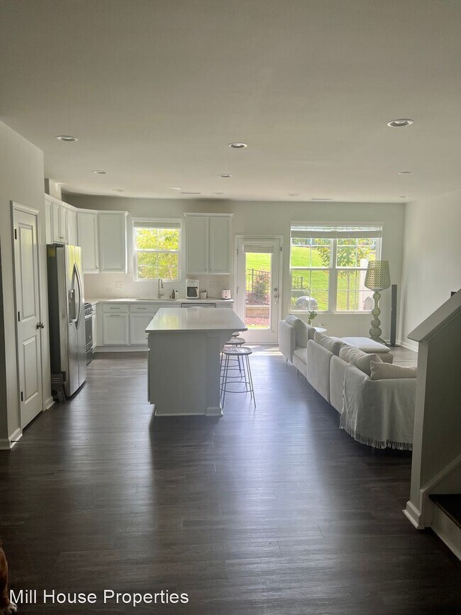 Building Photo - 3 br, 3.5 bath House - 524 Catalina Grande...