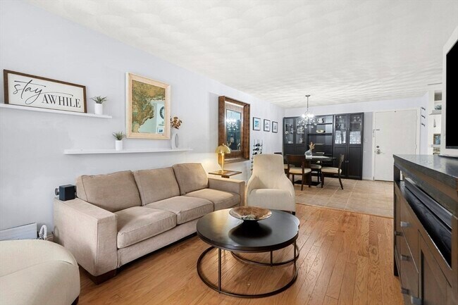 Foto del edificio - 7 Greenbriar Dr
