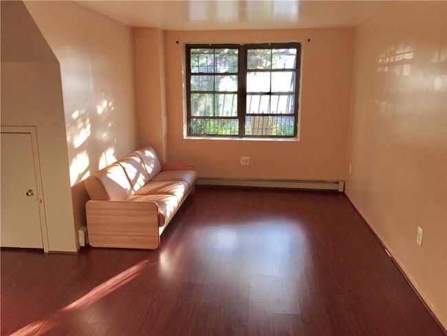 Foto del edificio - 211 Saratoga Ave