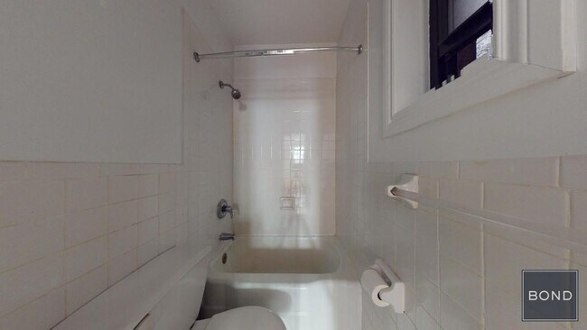 Foto del edificio - 158 E 82nd St
