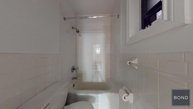 Building Photo - 158 E 82nd St