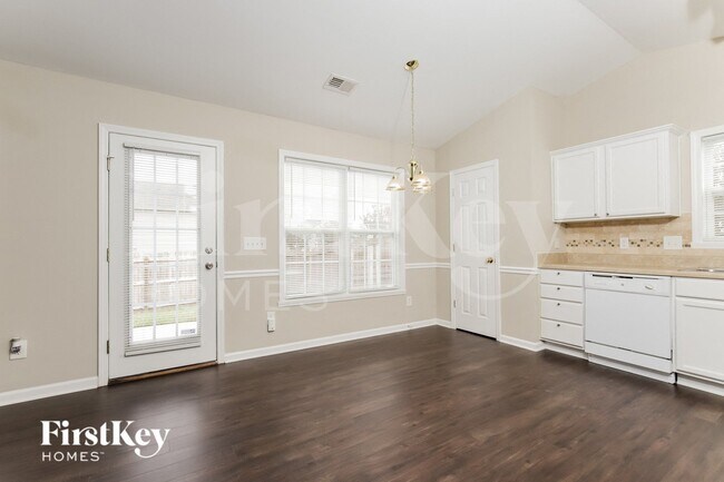 Foto del edificio - 4004 Village Park Ct