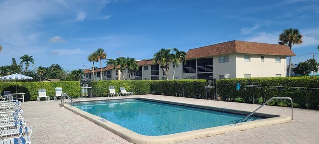 Foto del edificio - 9949 Sandalfoot Blvd