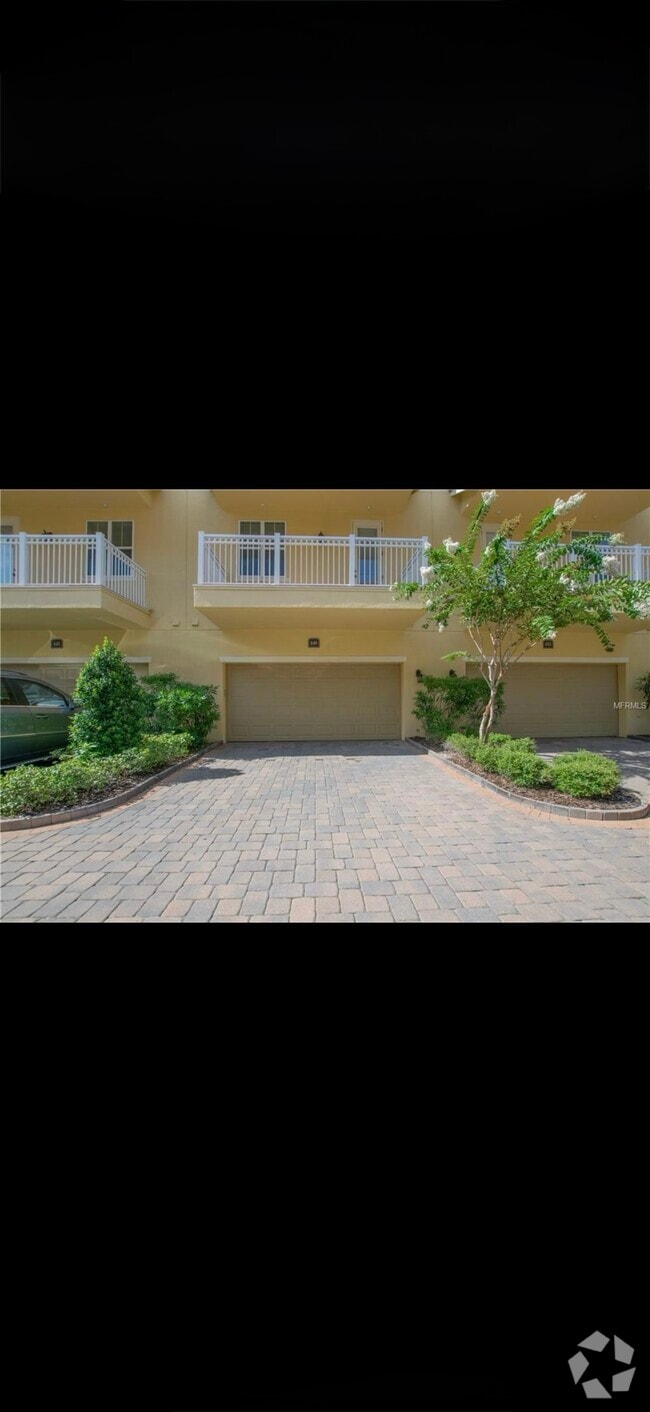 Building Photo - 649 Hangnest Ln