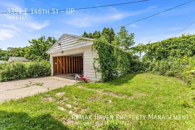 Building Photo - 3394 E 146th St, Up Unit - Spacious 2 bed ...