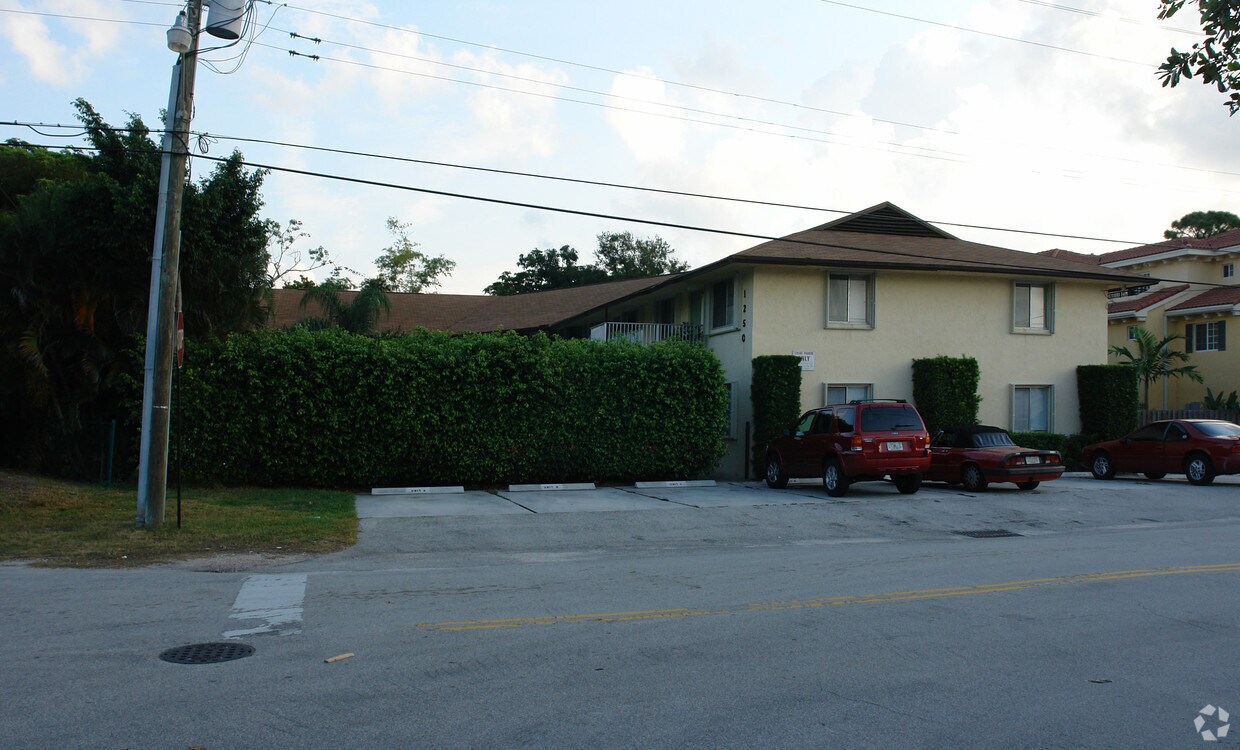 Building Photo - 1250 Miami Rd