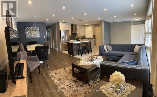 Photo du bâtiment - 890 Maple Ave