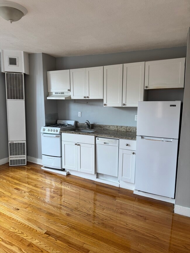 Building Photo - 151 Endicott St