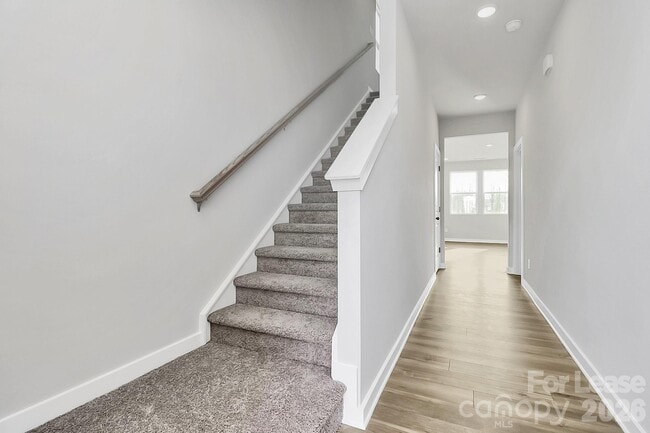 Foto del edificio - 529 Mountain Vw Dr