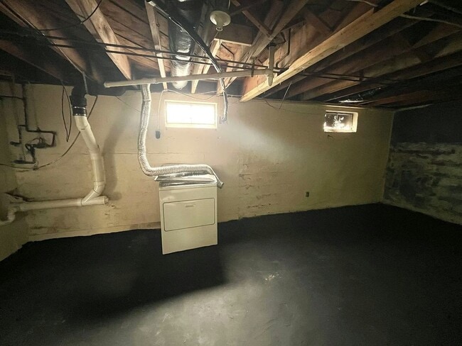 Building Photo - 1021 W Virginia Ave