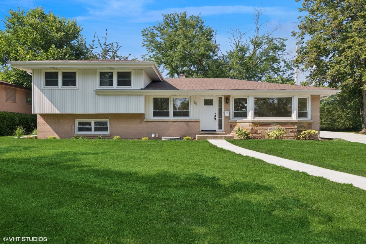 Primary Photo - 30 Crescent Dr