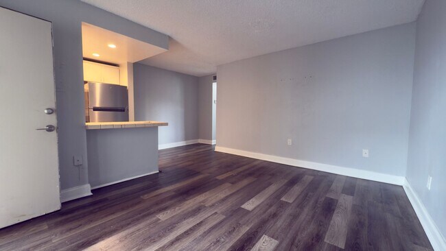 Building Photo - Bright 1 Bed Condo in North Miami Beach | No Minimum Credit