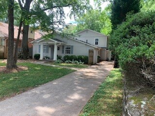 Fachada de la casa con entrada para vehículos - 657 Home Avenue SE