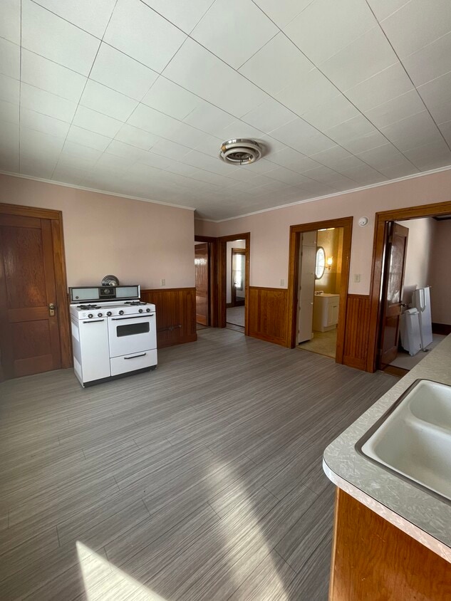 Kitchen1 - 90 Hackett St