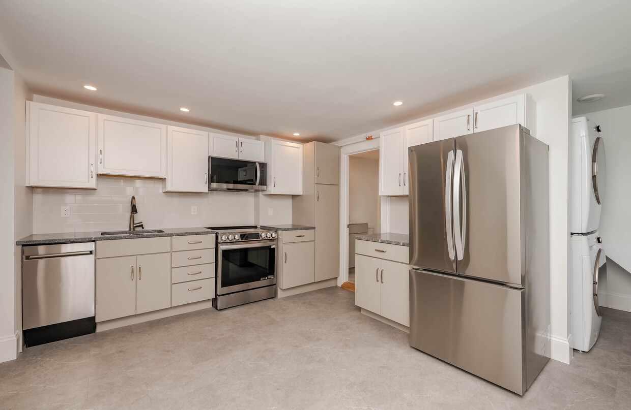 Custom Kitchen - 361 Miller Ave