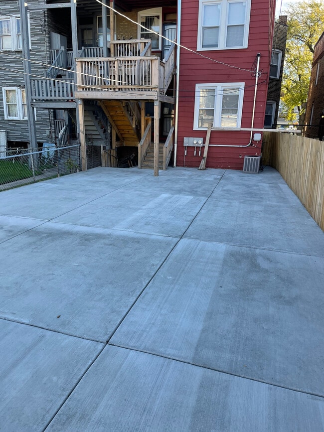Back of Building (Parking) - 1518 E 72nd St