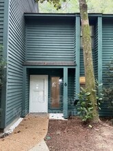 Building Photo - 6 Summer Oaks Dr