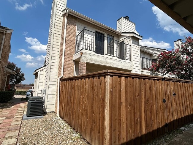 Foto del edificio - 3635 Garden Brook Dr