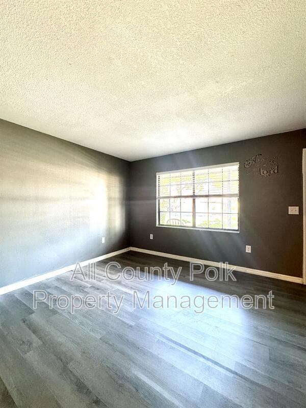 Foto del edificio - 1415 Ridge Lake Ct