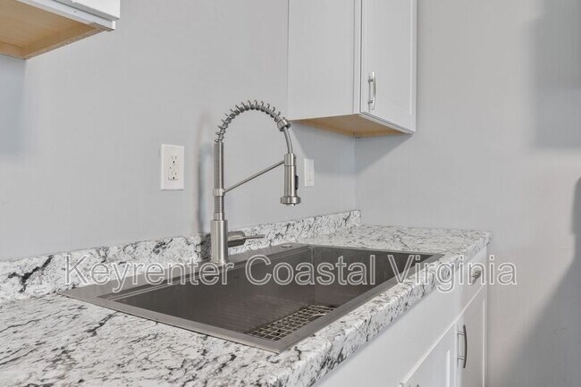 Foto del edificio - 2319 Jamestown Ave