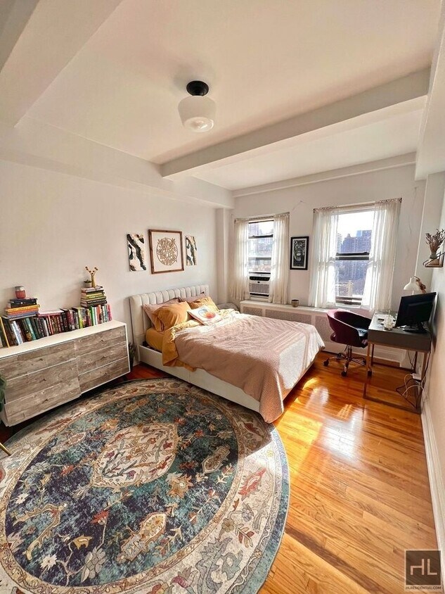 Primary Photo - W 72nd St