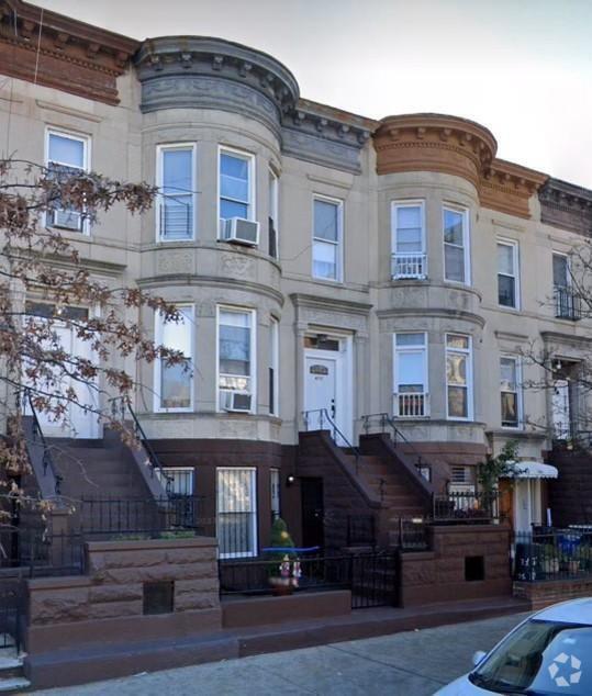 Borough Park Apartments for Rent with Hardwood Floors Brooklyn, NY