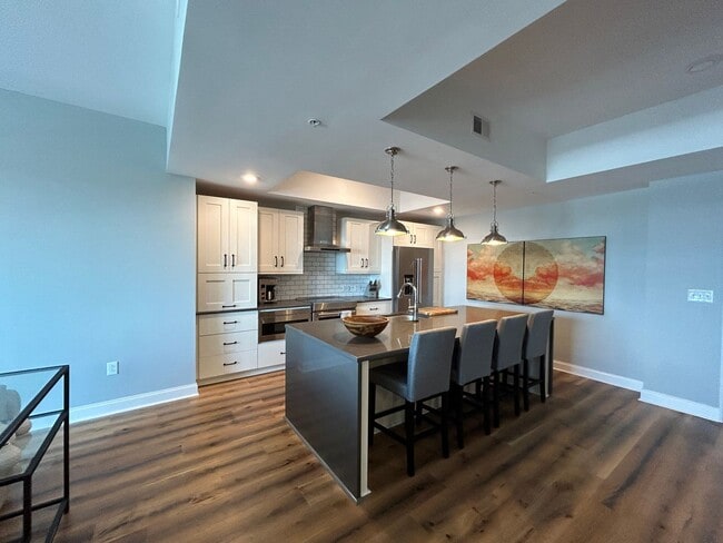 Building Photo - Two bedroom end unit condo with stunning d...