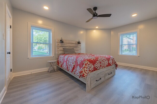 Foto del edificio - 6259 W Peterson Ave