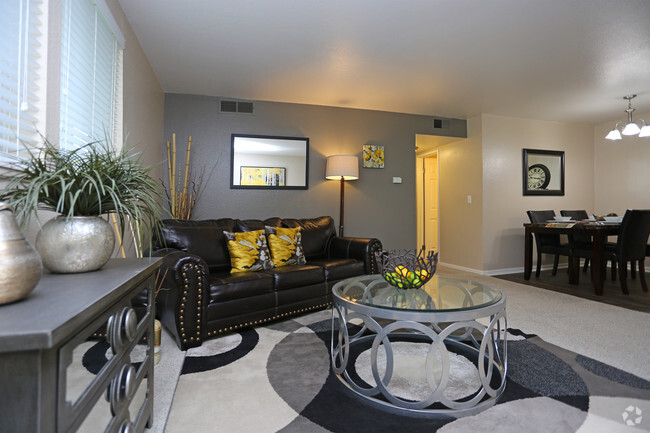 2BR, 1BA - Remodeled - 798 SF - Aspenleaf Apartments