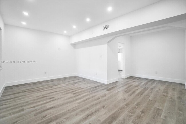 Building Photo - 3041 NW 15th St