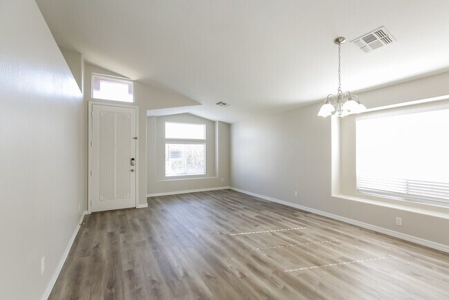 Building Photo - 1105 E Blackhawk Dr