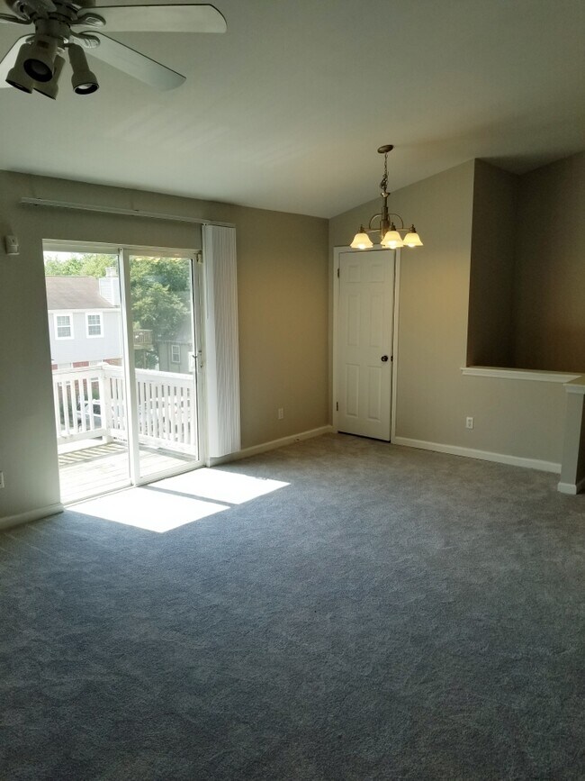 Building Photo - 1415 Oriole Plz