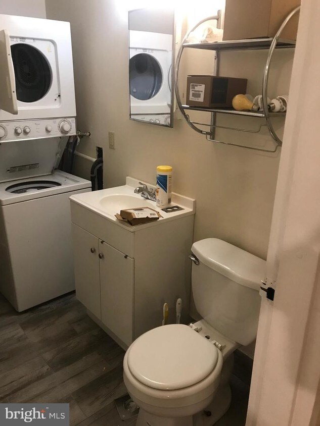 Foto del edificio - 9001 Ridge Ave