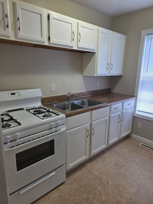 Foto del edificio - 2-Bedroom, 1-Bathroom Home with Basement – $1,200/Month | Accepting Section 8