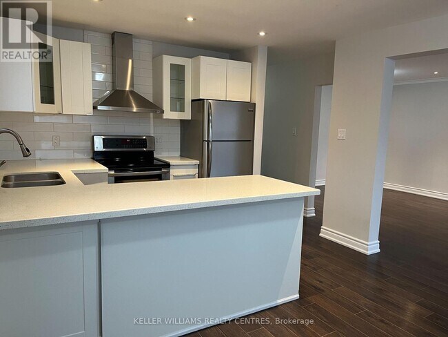Photo du bâtiment - 211 Silverbirch Dr