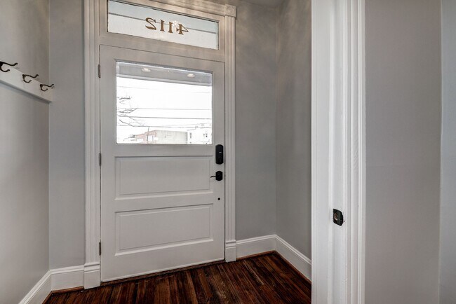 ¡Vestíbulo - 4112 Chesapeake St NW