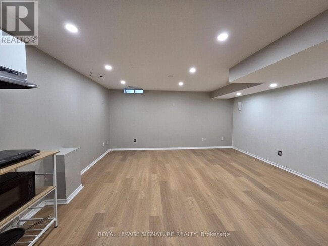 Building Photo - 971 Ledbury Crescent