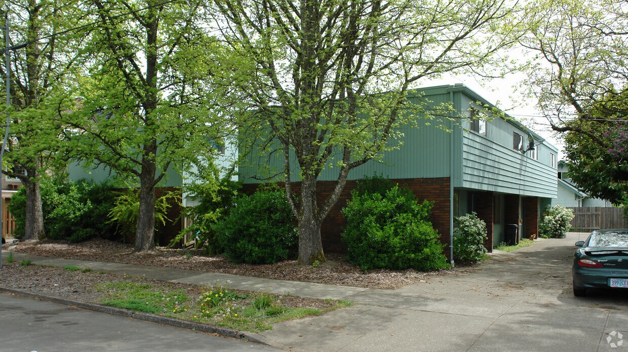 Building Photo - 521-535 NW 19th St